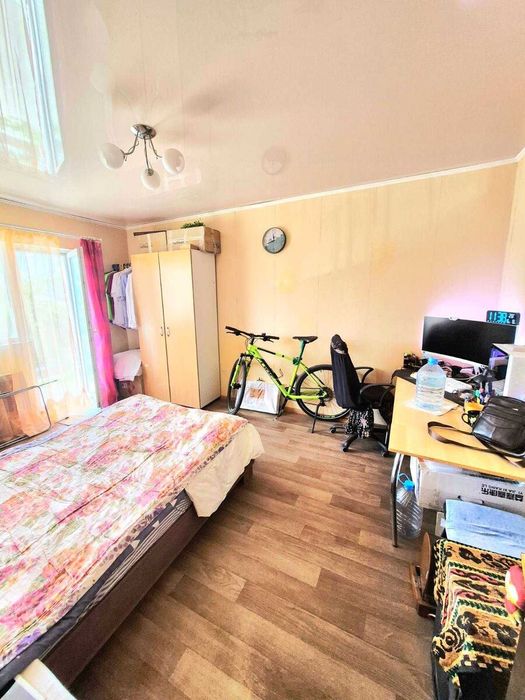 Продам однокімнатну квартиру 37 м2 з меблями та технікою.