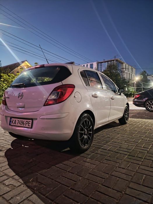 Opel Corsa 2011 рік 200 км , 1.4 бензін , міханіка