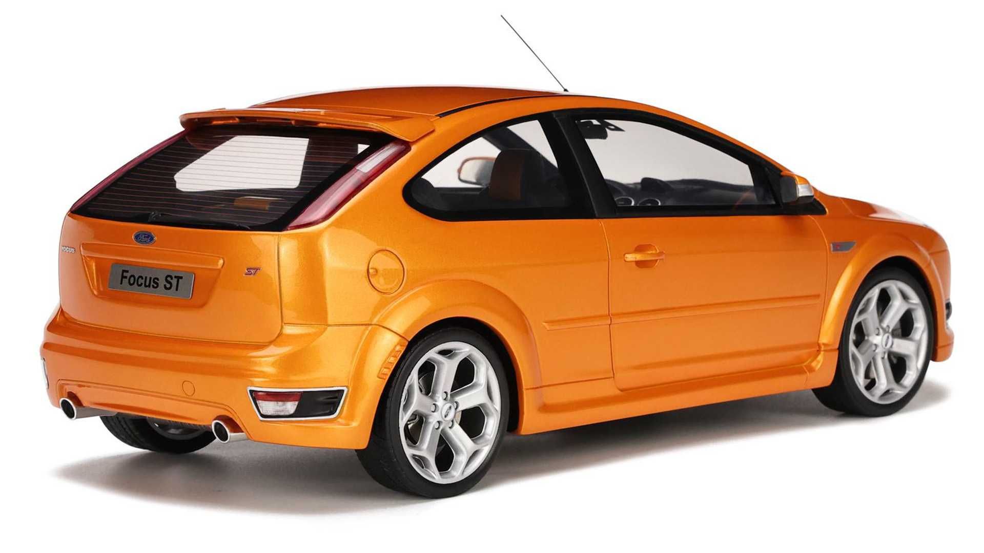 Model 1:18 Otto Ford Focus Mk2 ST 2.5 2006 electric orange (OT961)