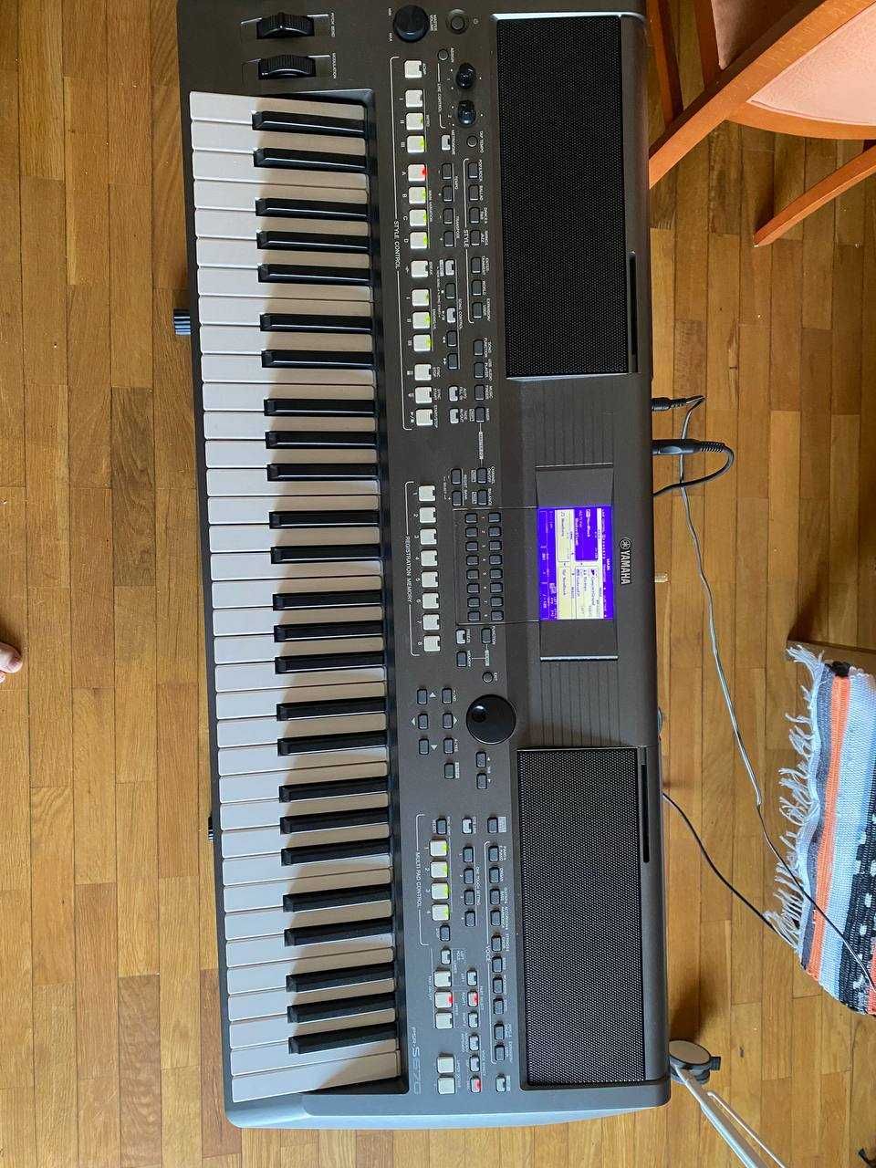 YAMAHA PSR-S670 Synthesizer