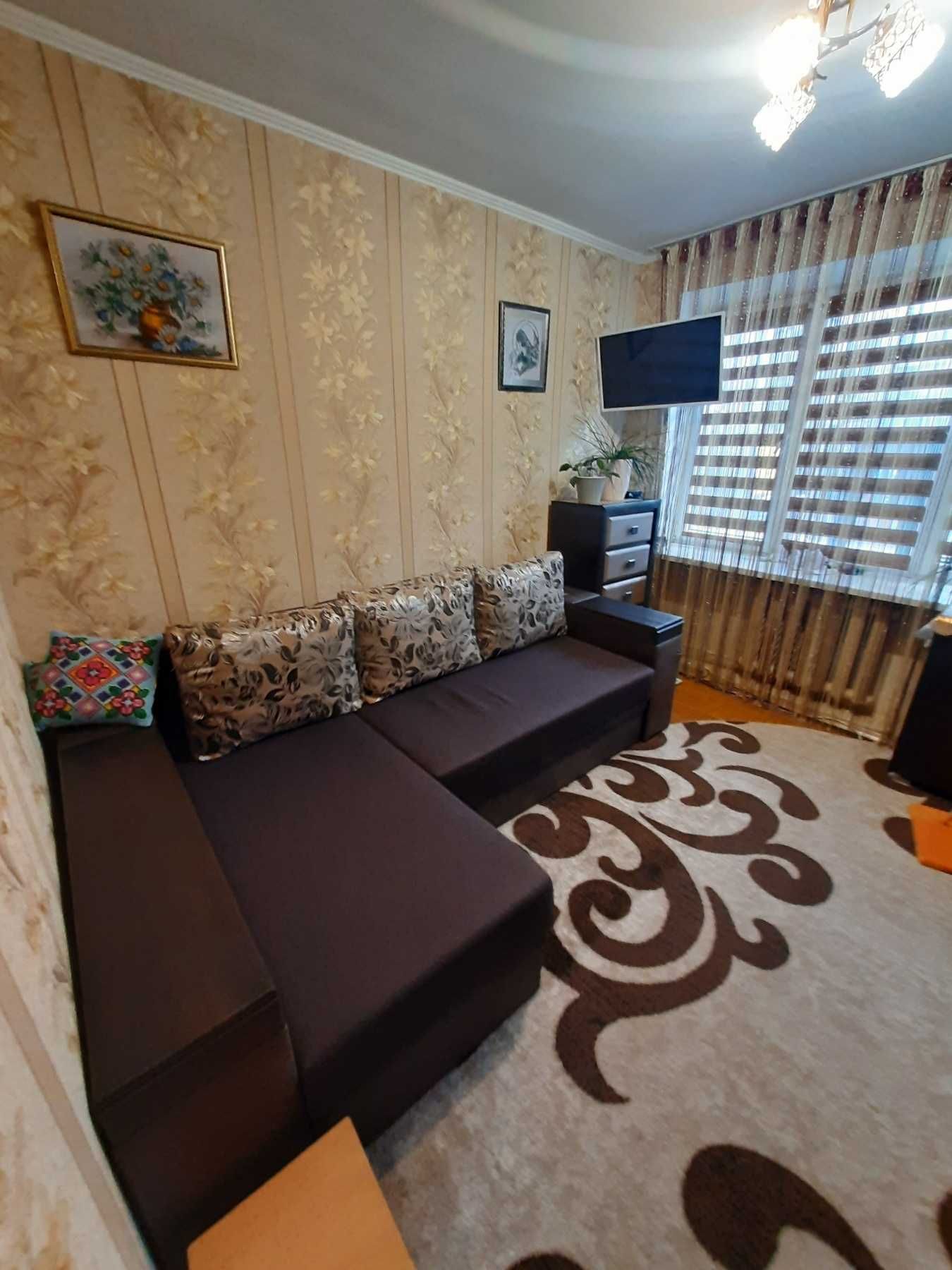 Виставка продаж кімнати 18м.кв \ своя зона кухні / другий поверх !