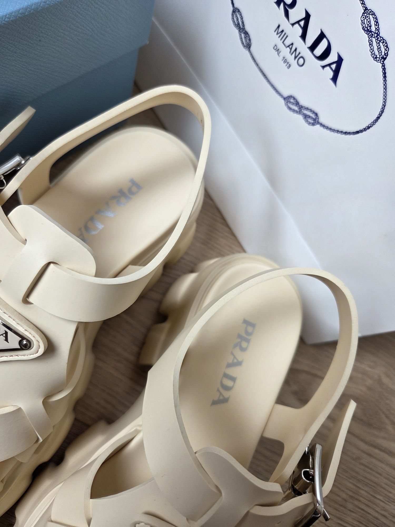 Sandały PRADA butter masełkowe 38 nowe