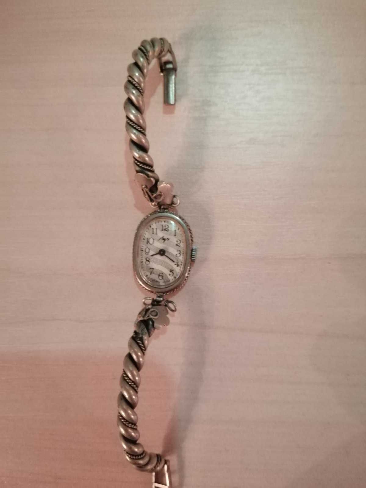Продам серебряные часы Луч