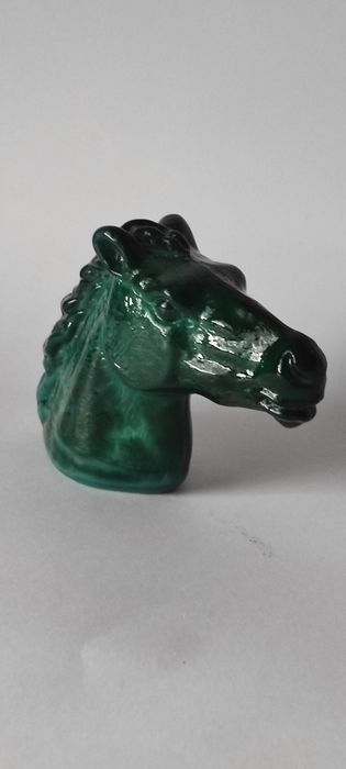 Szkło malachitowe . Głowa konia 
Szkło malachitowe Schlevogt Ingrid Bo