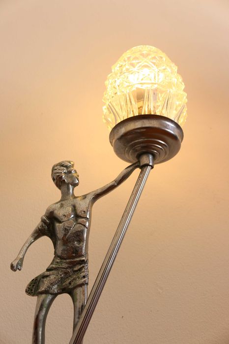 Candeeiro de mesa vintage anos 50 homem-tocha