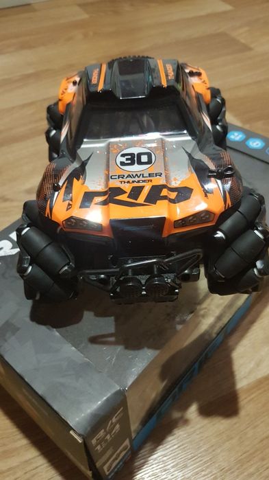 Машинка на радіокеруванні