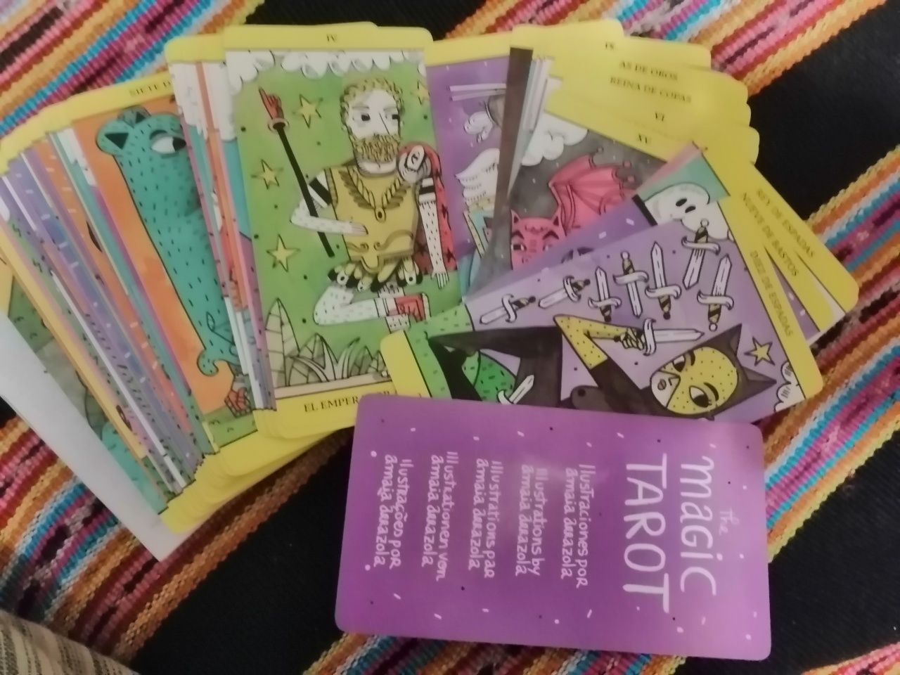 Baralho de tarot ilustrado