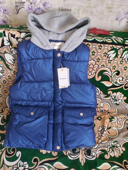 Жилетка нова 600 грн