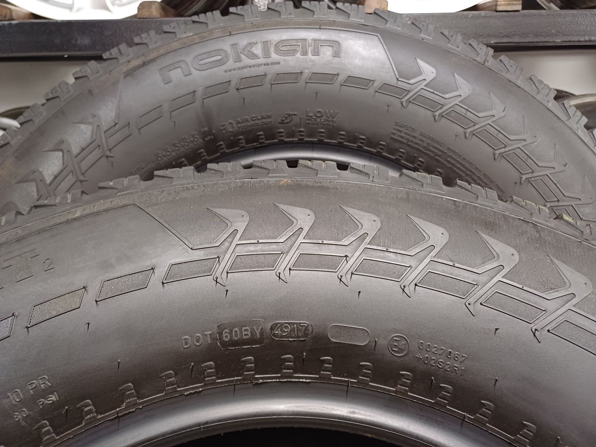 275 70 18 Nokian Hakkapeliitta LT зимові 80%