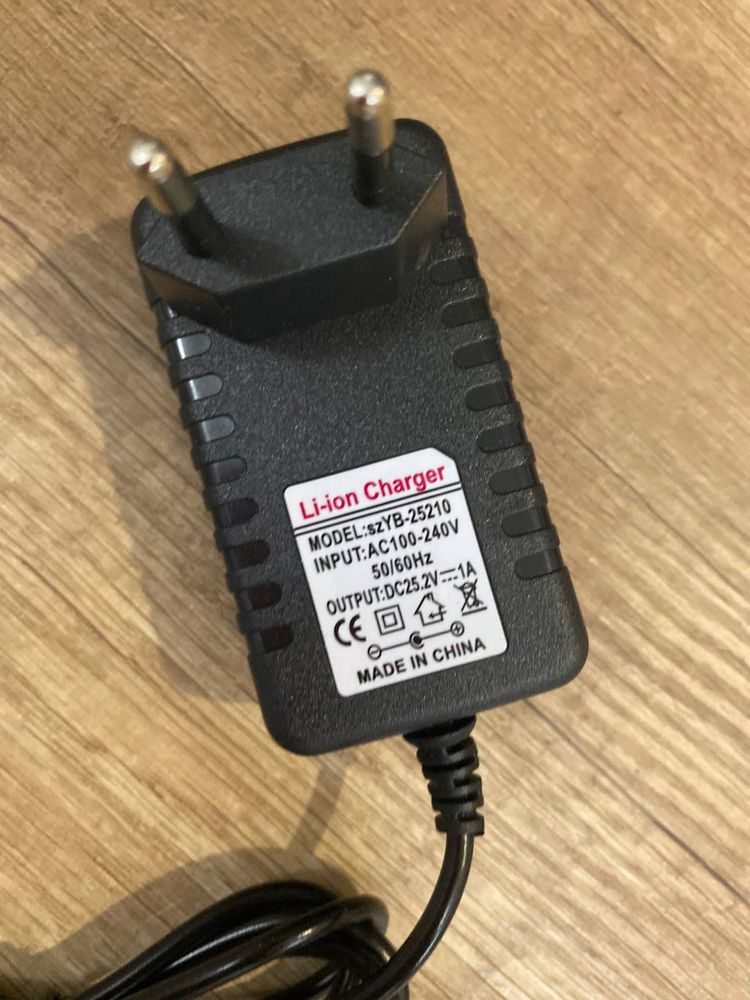 Зарядка 25.2v для li-ion 24v