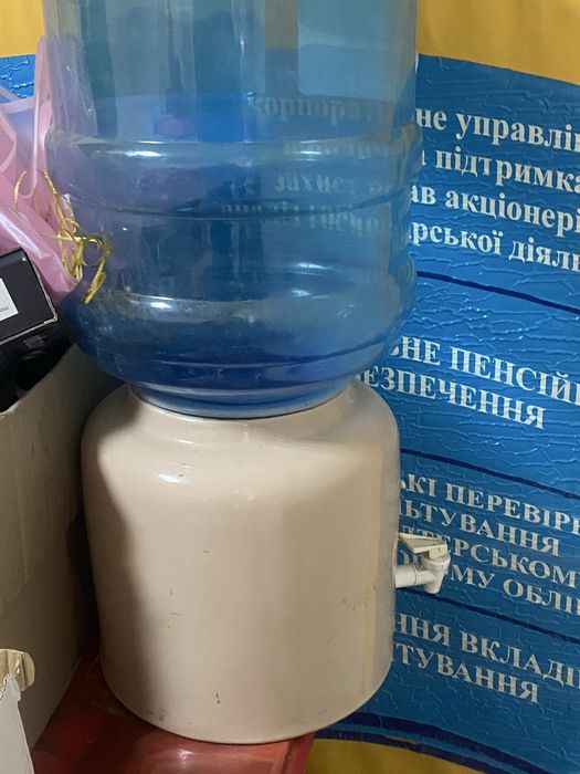 Кулер для воды продаю