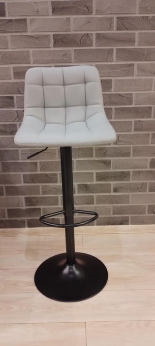 Krzesła barowe hokery