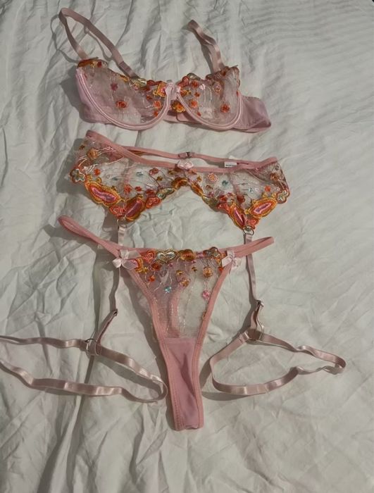 Комплекти жіночої білизни