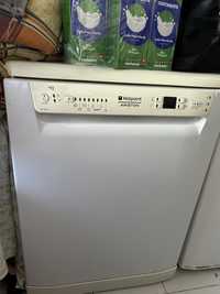 Máquina de lavar loiça da marca Ariston Hotpoint de cor branca impec.