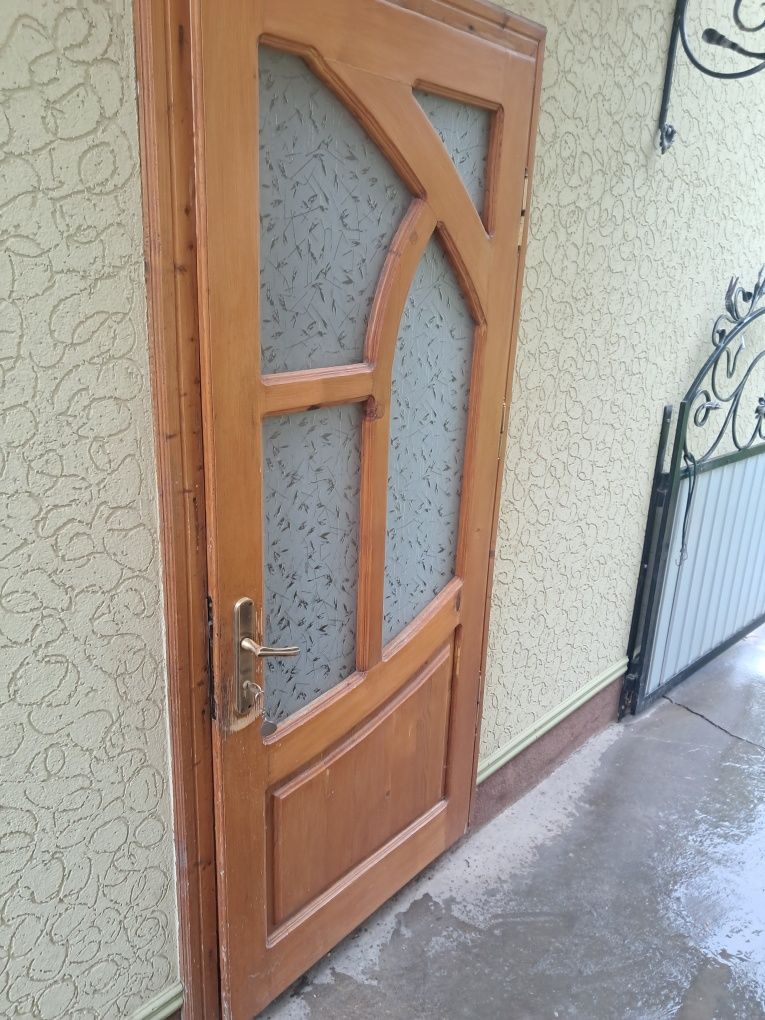 Продам.     двері