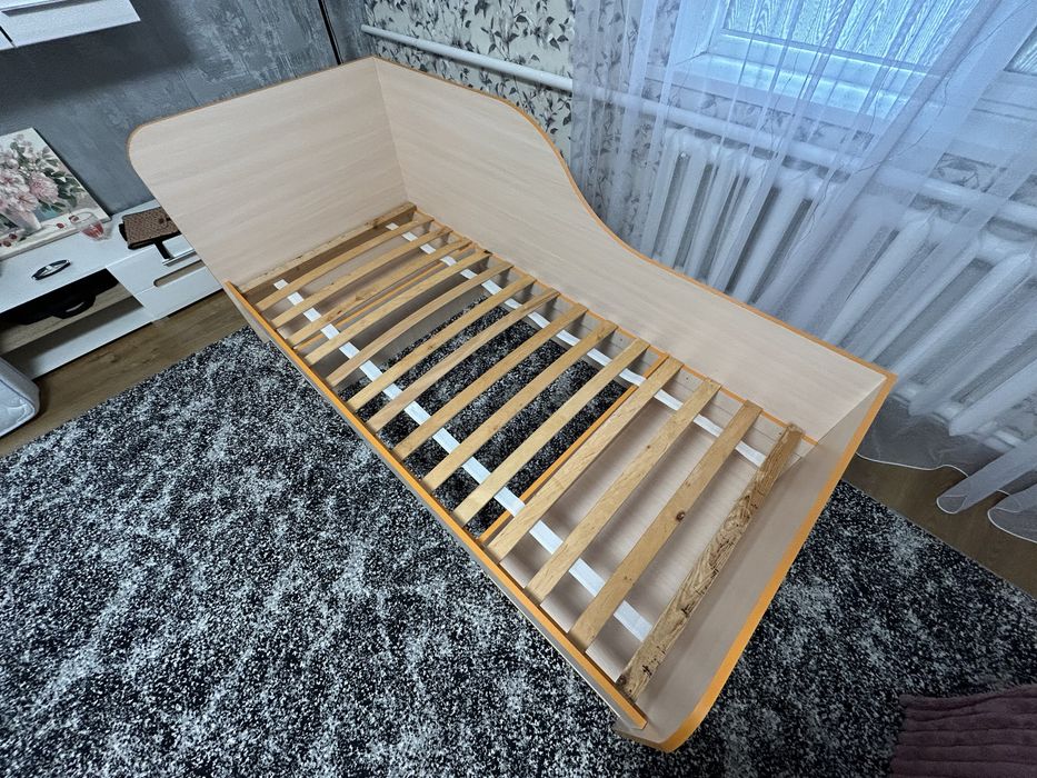 Ліжко з матрацом