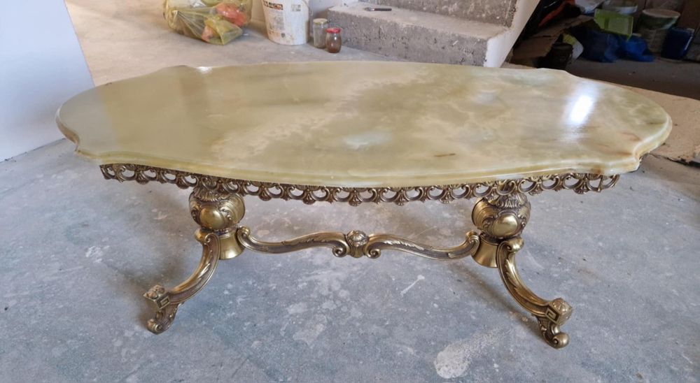 Barokowy włoski stolik kawowy z marmuru i mosiądzu