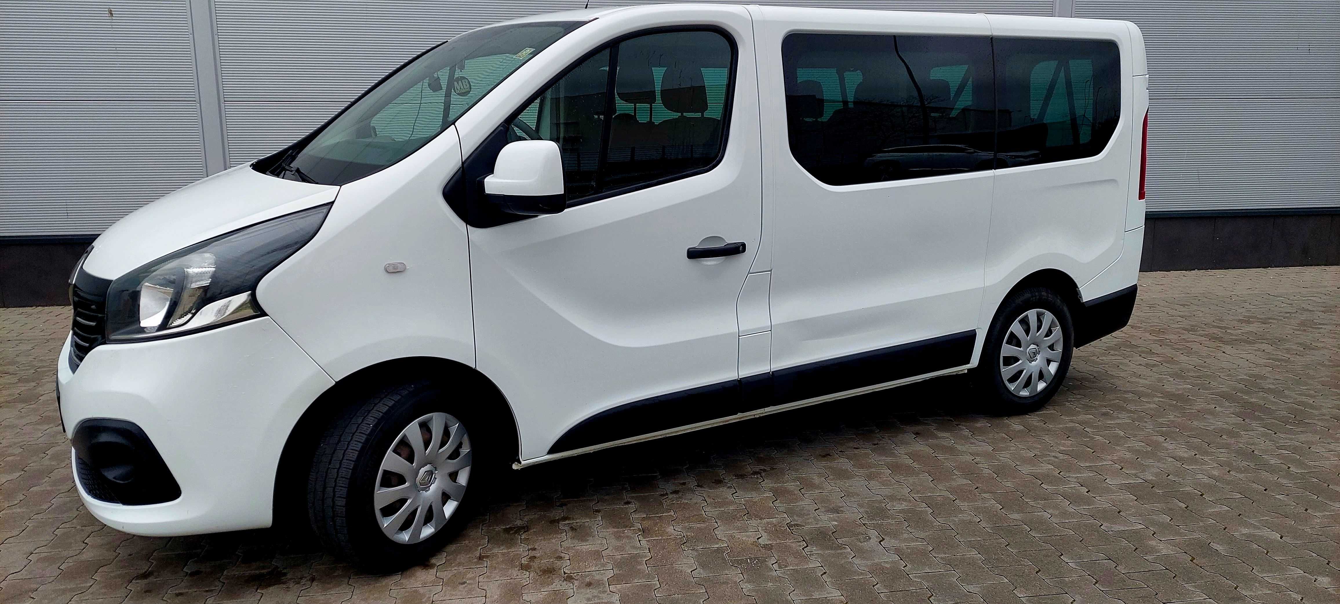Wynajem samochodu busa  8 9 osobowego Mercedes Vito  Renault Trafic