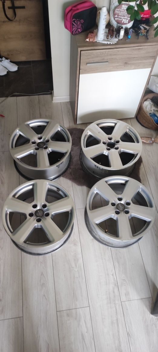 Felgi aluminiowe 18 z samochodu Audi A6 C6 rozstaw śrub 5x112