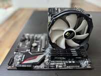 i7 9700k, Gigabyte Z390, DDR4  HyperX 32GB CL15 Fury, Thermaltake.