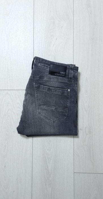 Фірмові стильні чоловічі джинси