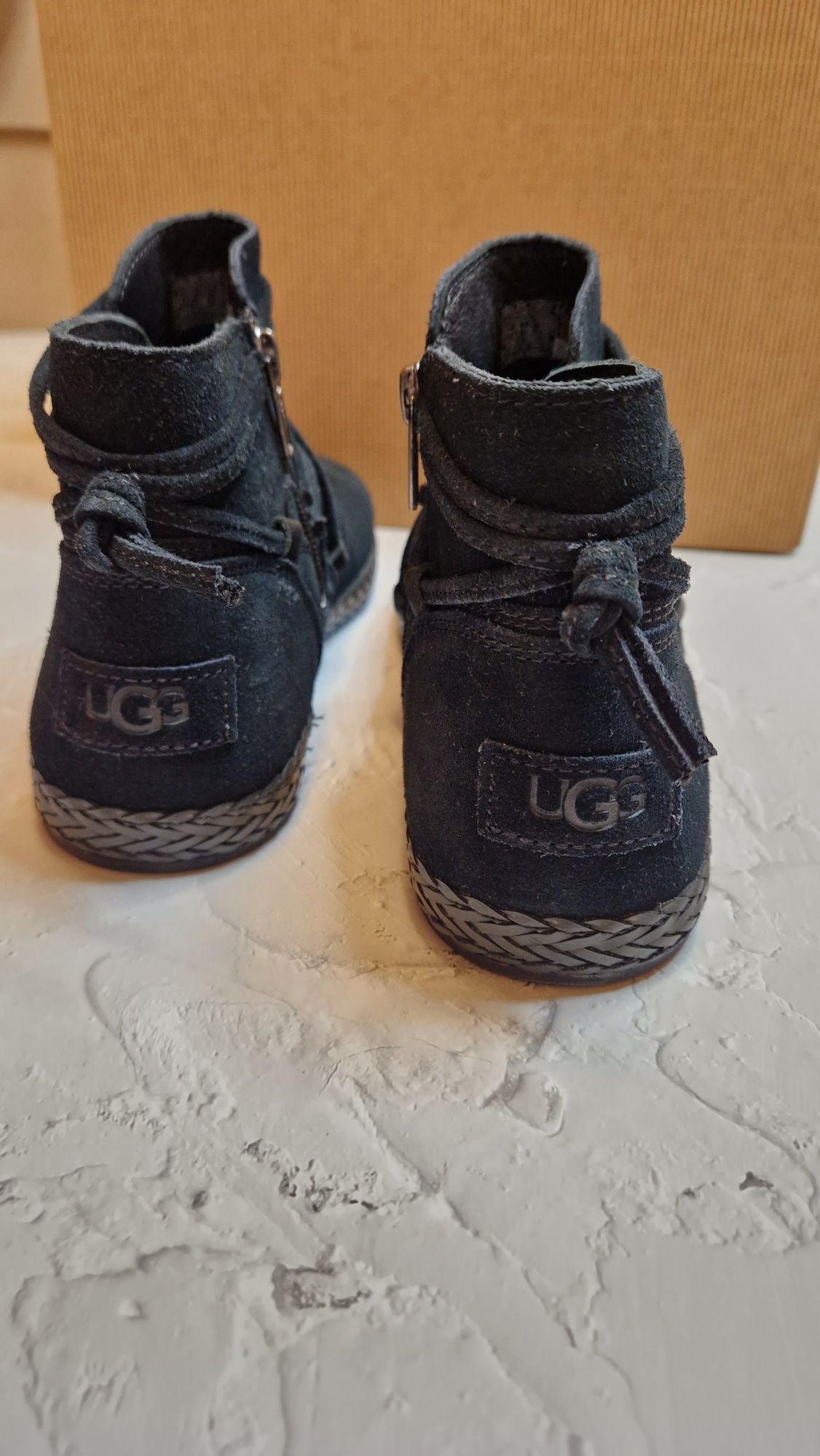 Nowe buty UGG model Rianne r. 38,5