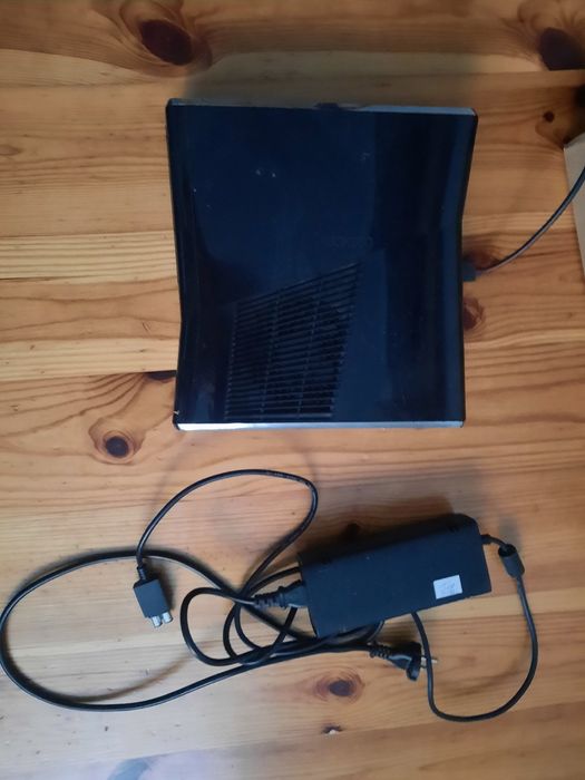 X box 360 + кінект + два джойстики + ігри(диски)