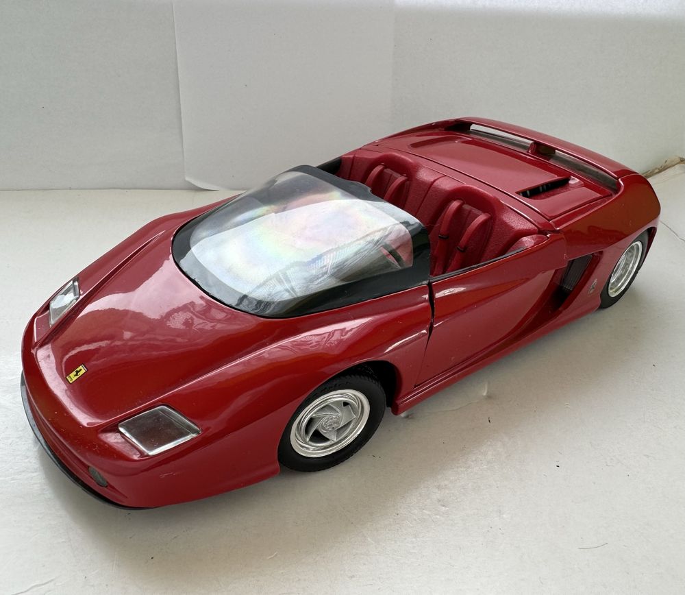 Model samochodu w skali 1:18 Ferrari Mythos Revell