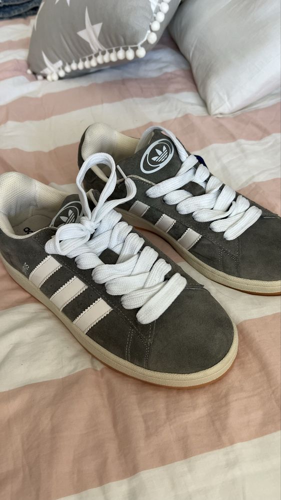 Ténis Campus adidas com etiqueta