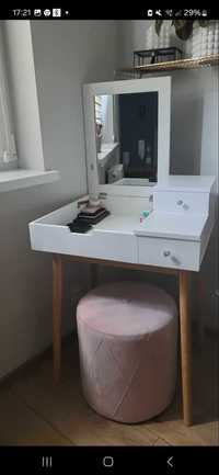Stolik kosmetyczny z lustrem - toaletka.