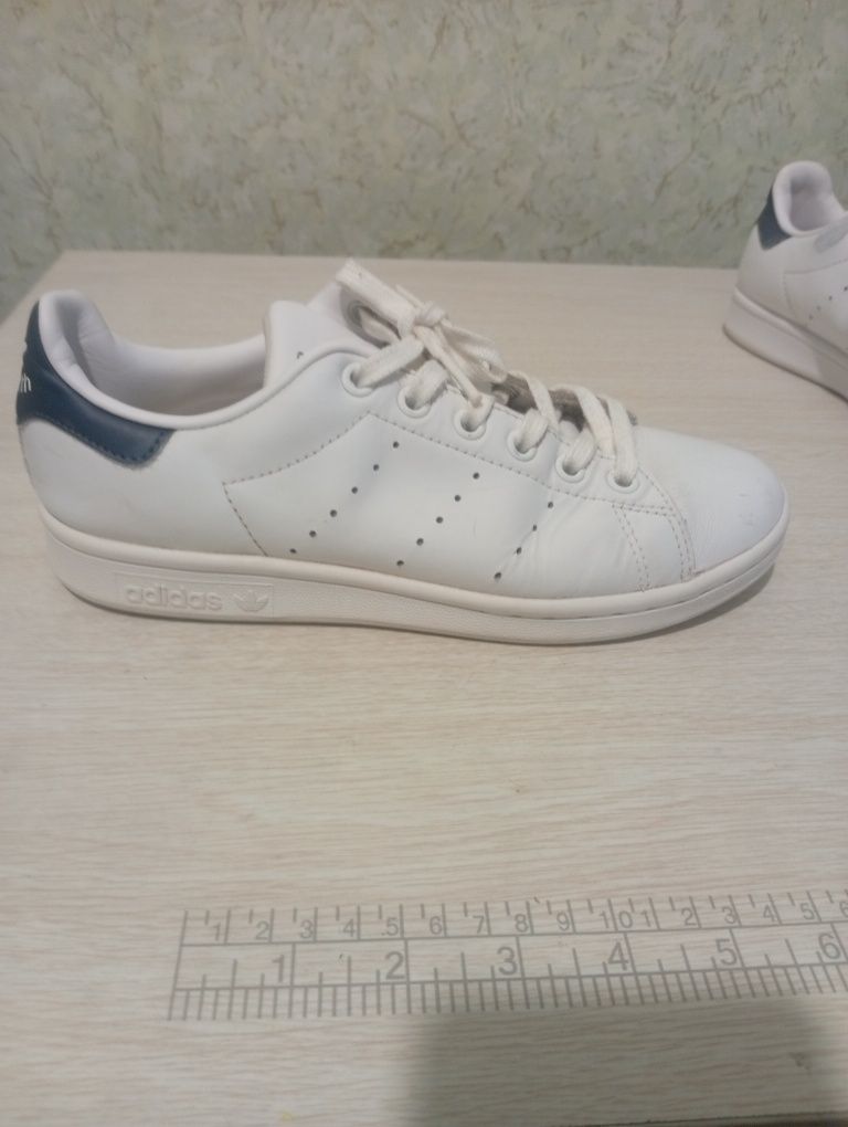 Жіночі взутя Adidas