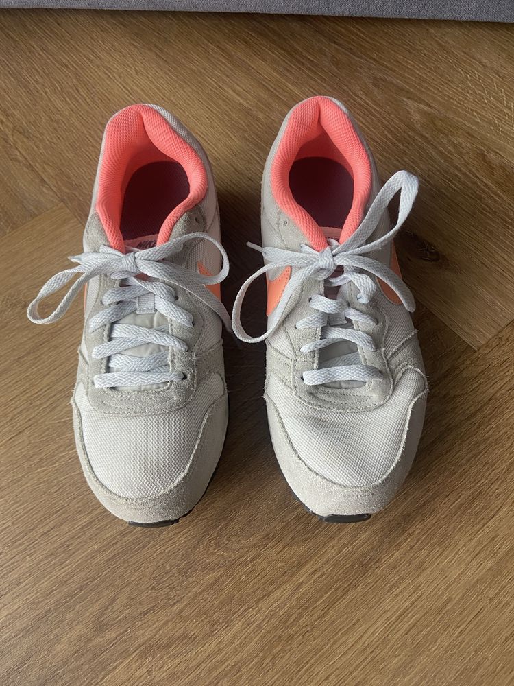 Damskie Adidasy nike  38.5