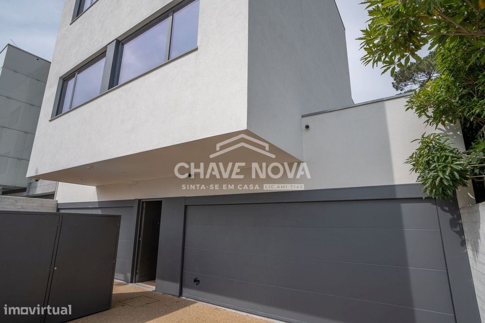 MV - Moradia Duplex, com piscina, na Vilarinha