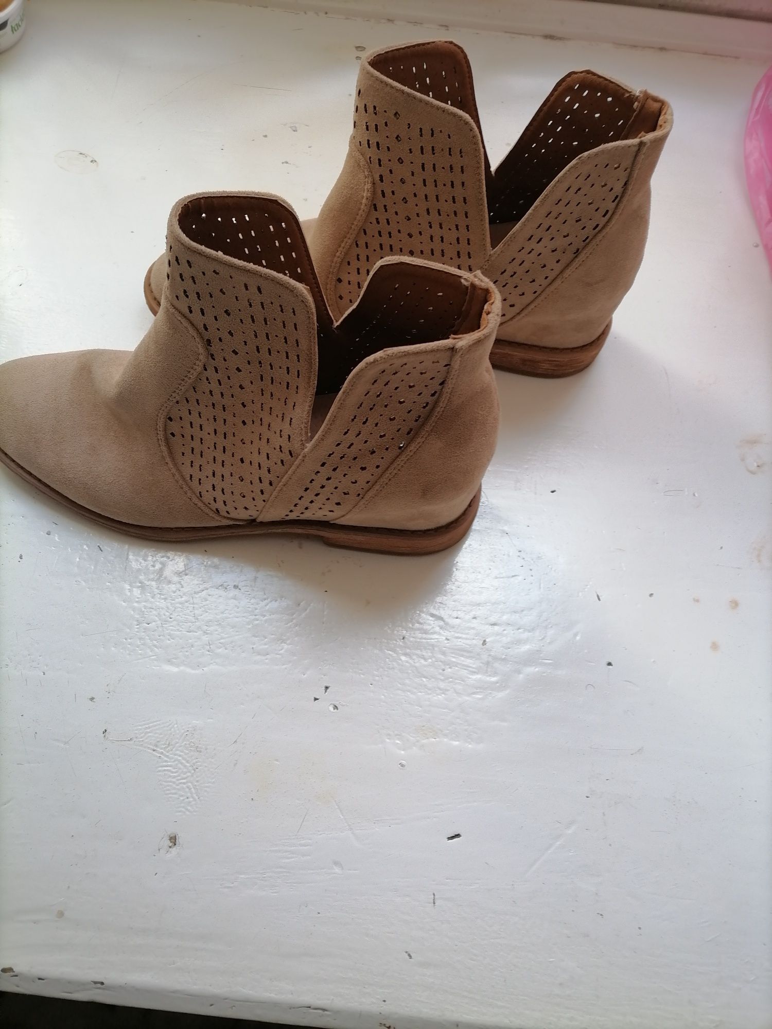 Nowe zamszowe botki