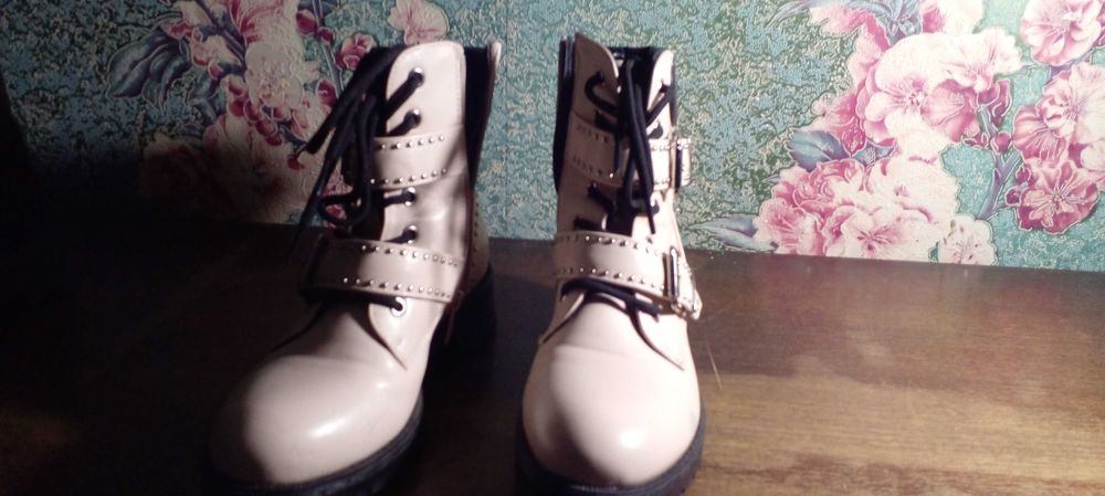 Взуття якісне шкіряне б/у