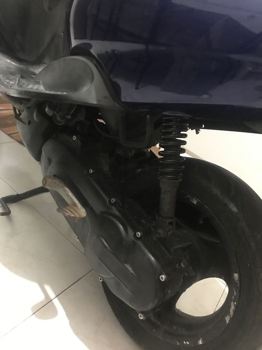 Eu estou a vender scooter 50cc yamaha azul gasolina