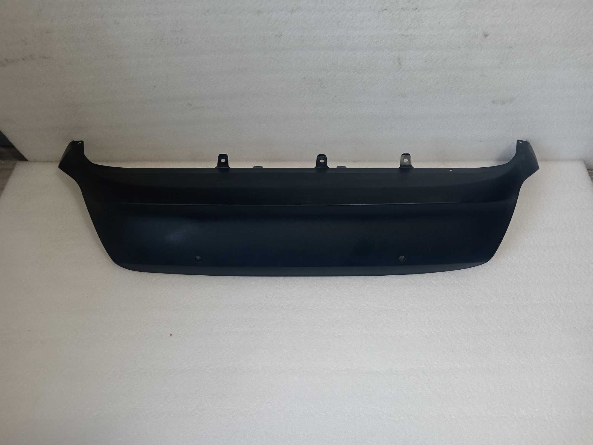 Toyota yaris cross 20 - накладка спойлер бампера зад 52453 - 0d100