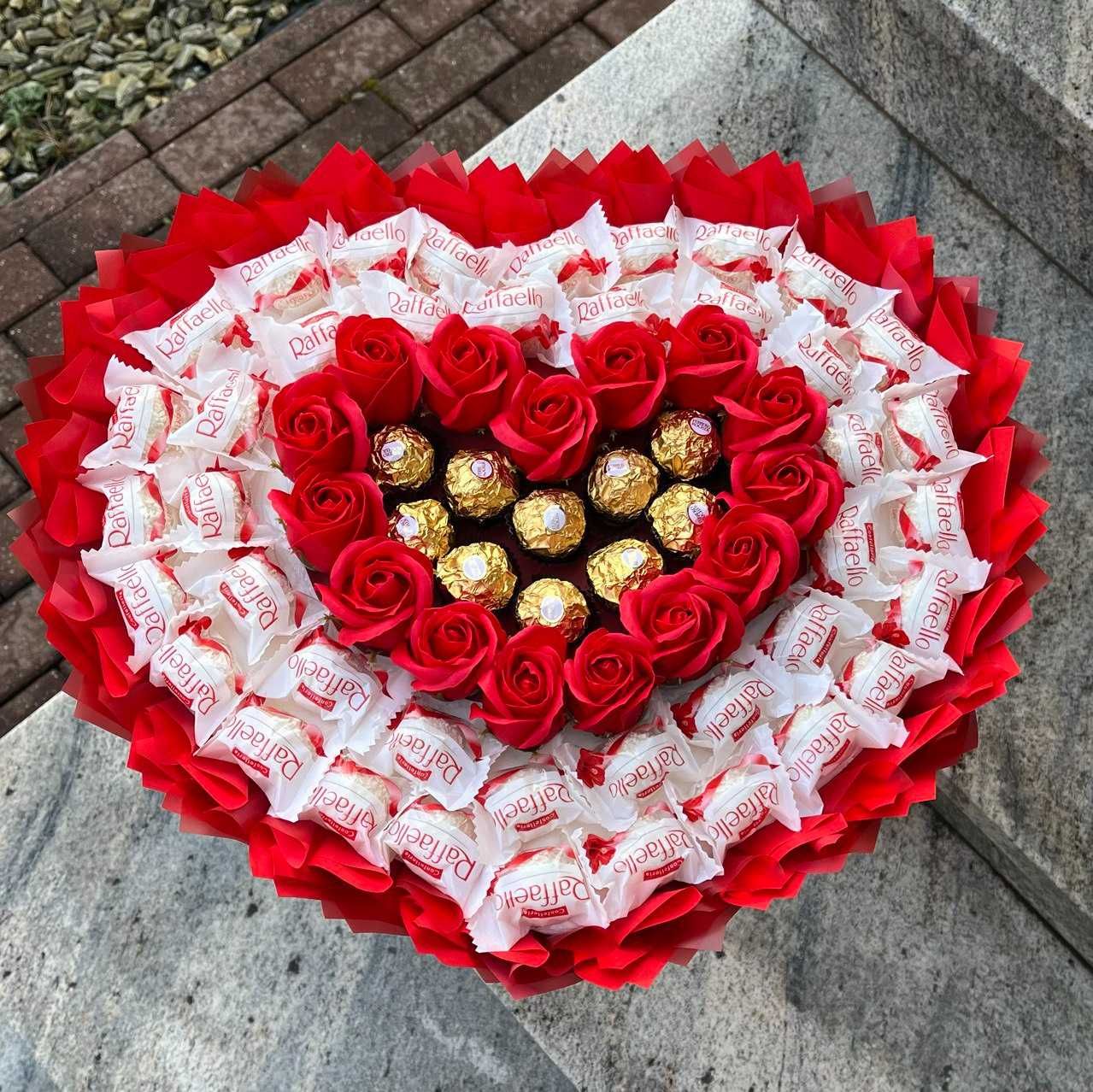 Mega Bukiet Raffaello Ferrero i róże. Prezent na 40 50 Urodziny. (2)