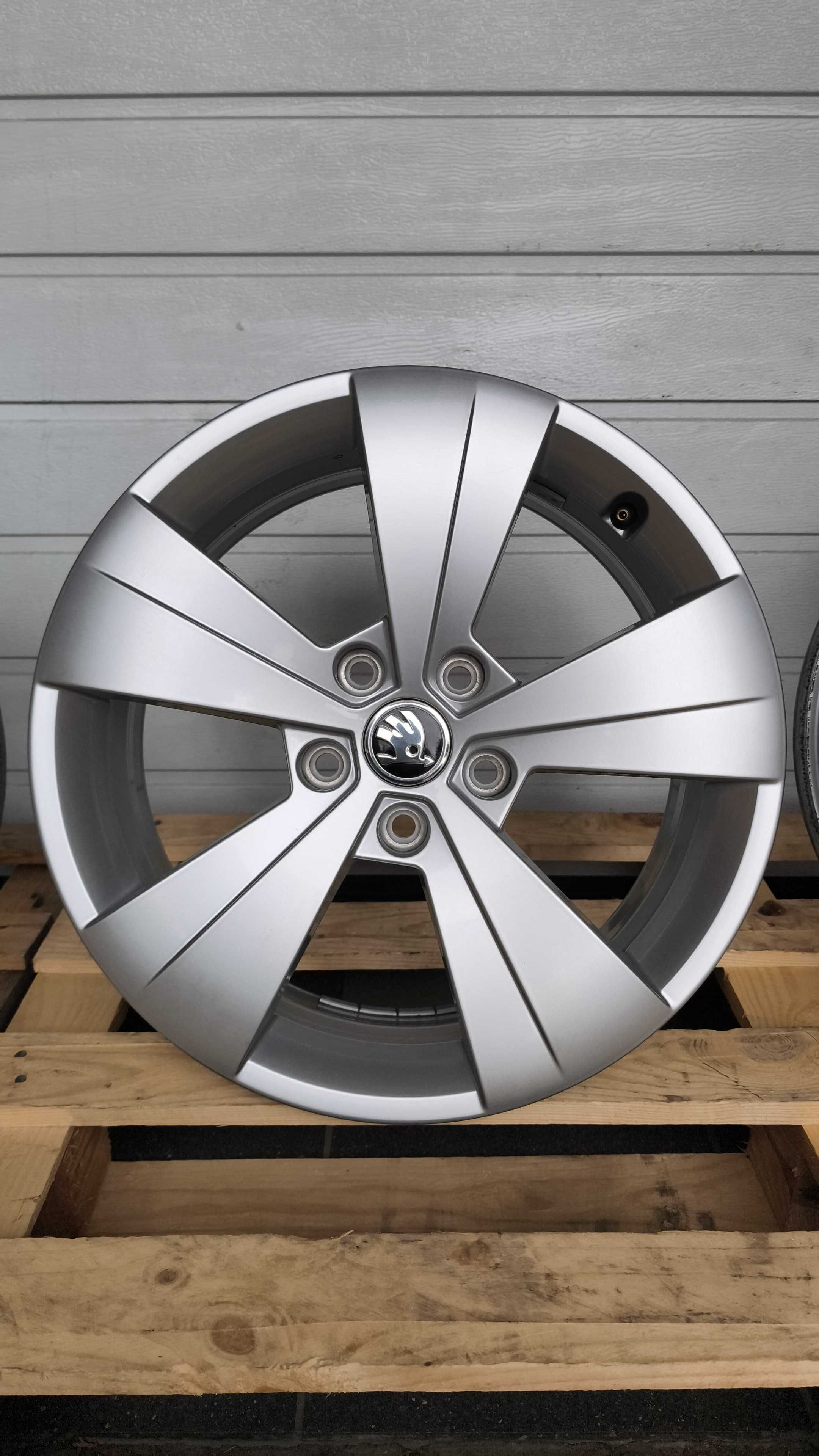 Felgi aluminiowe Skoda Superb III Vw Passat B8 17" 5x112 Et41 (OL609F)