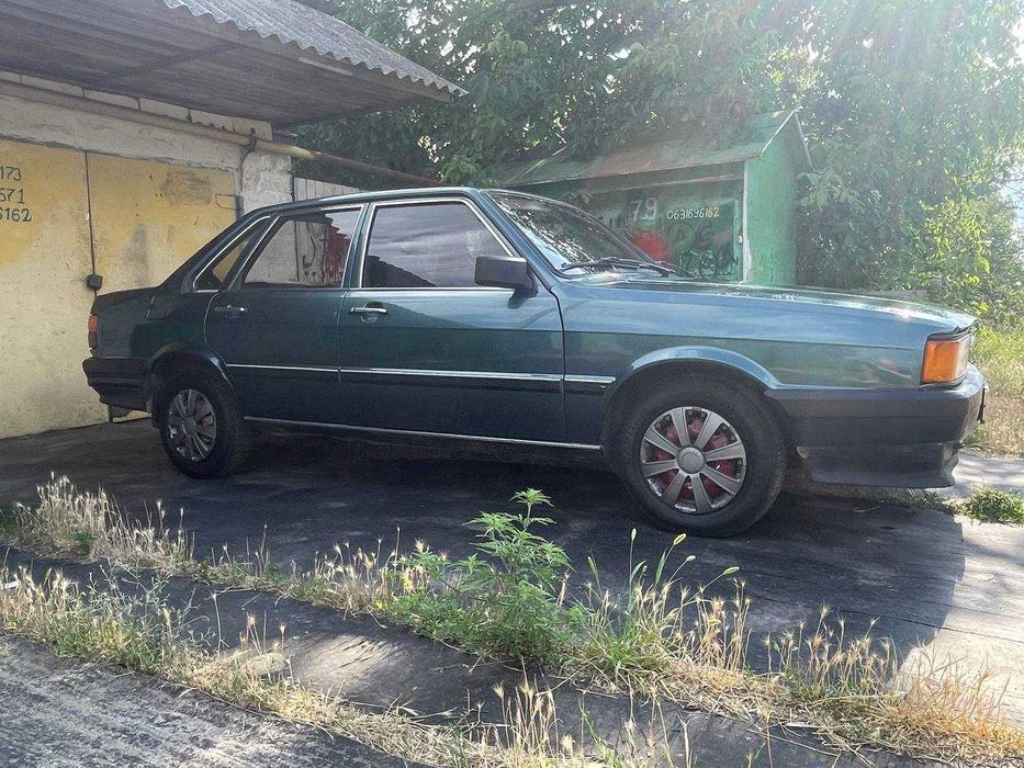 Автомобіль Ауди 80