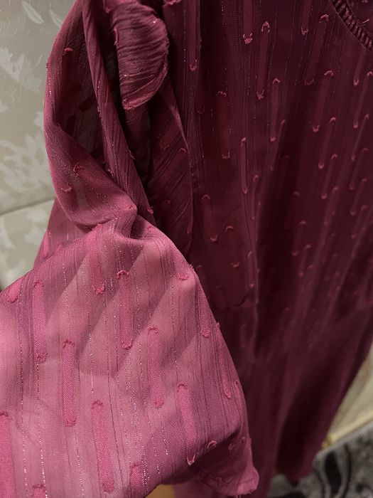 Плаття у вишневому кольорі)