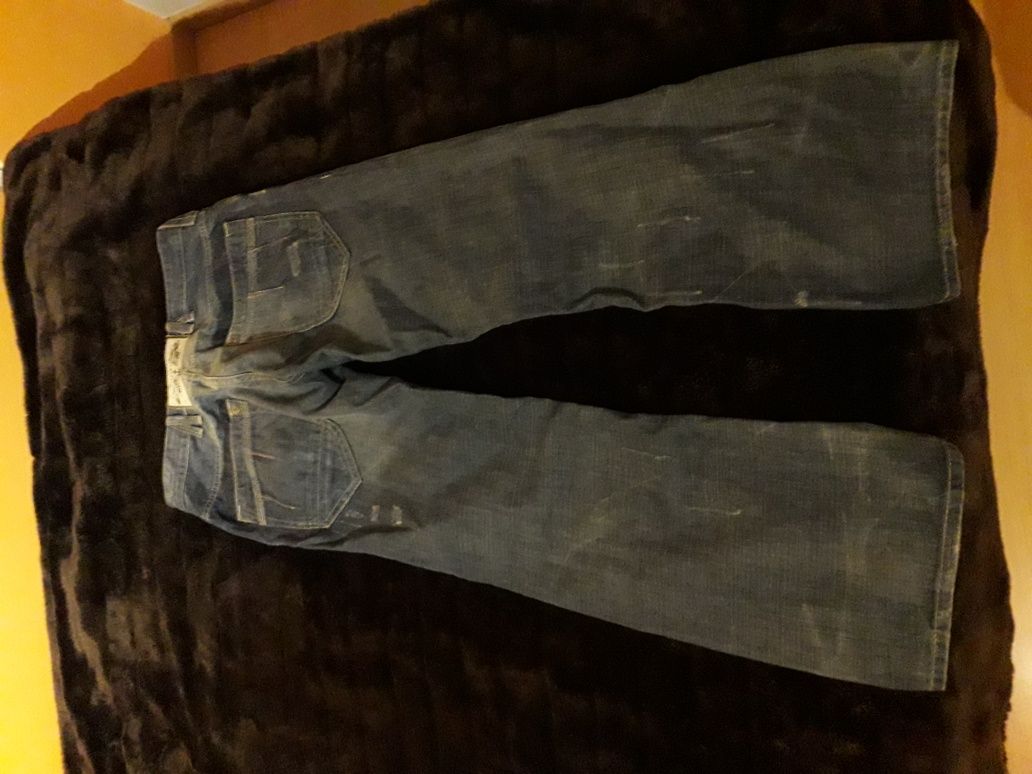 Spodnie jeansowe oryginalnie przetarte, kupione w River Island