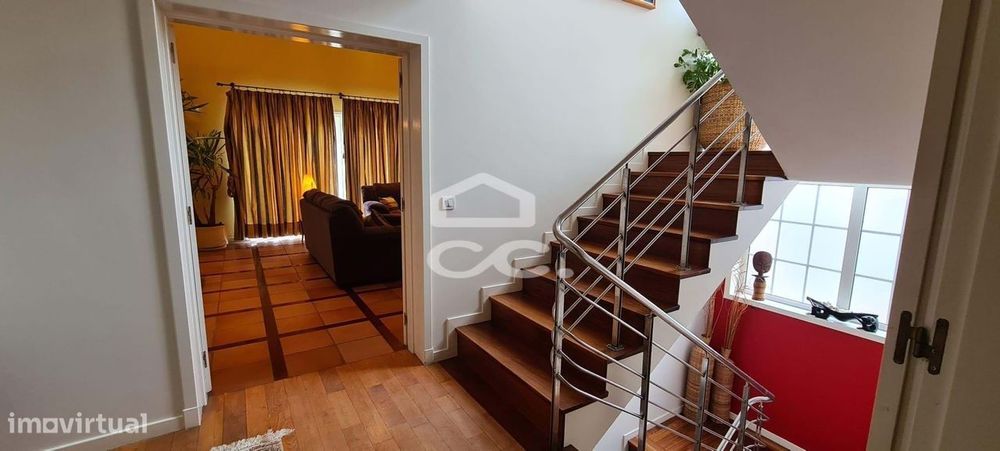 Vivenda de 1226m2 Repleta de Conforto e Sofisticação a 5 minutos do ce