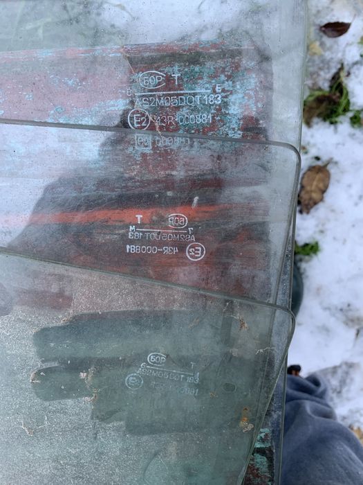 Стекла дверные боковые форточка ВАЗ классика Жигули оригинал