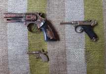Pequenas Pistolas de fulminantes e Isqueiro