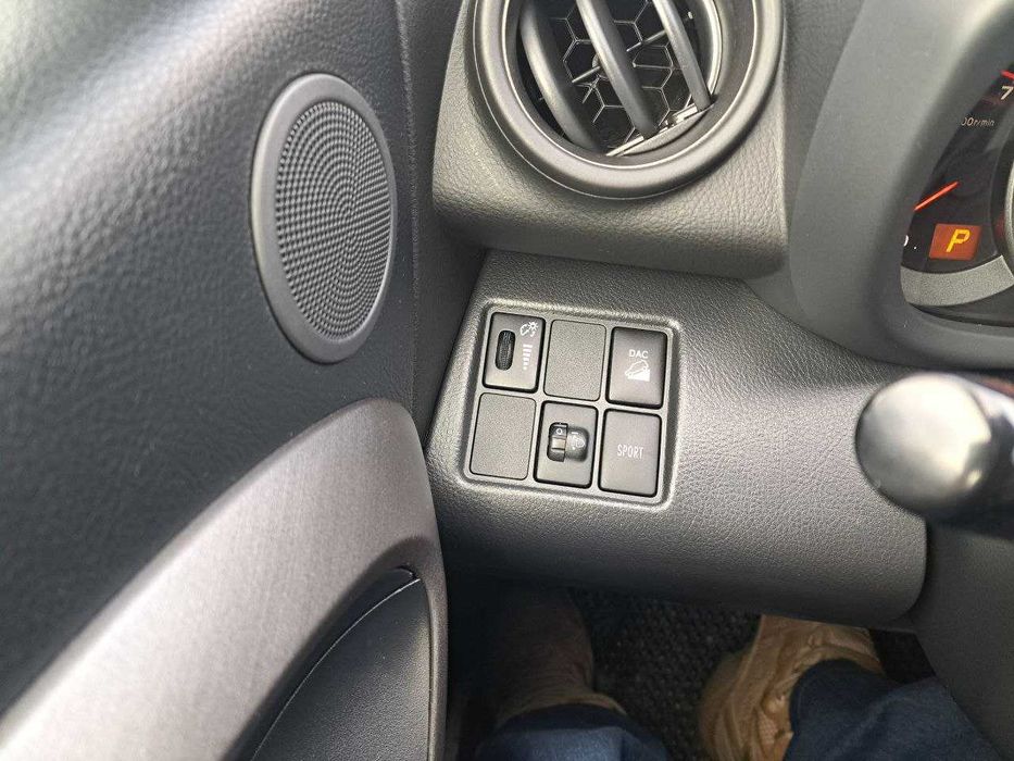 Toyota RAV4 біла