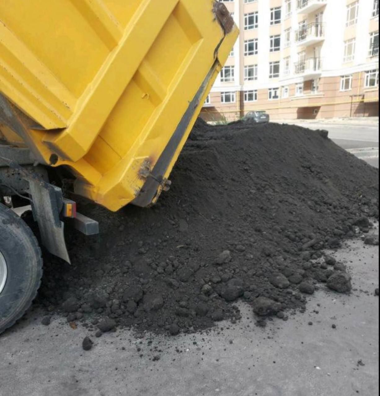 Річковий пісок, яровой песок, гранітний щебінь, чорнозем, Обухів