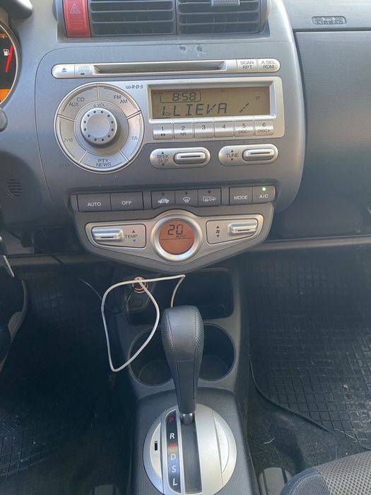 Продаю авто HONDA JAZZ 2008 1.4.