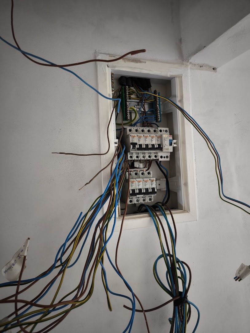 Eletricista Residencial/ Domótica/Casa inteligente (Gaia/Porto/Aveiro)