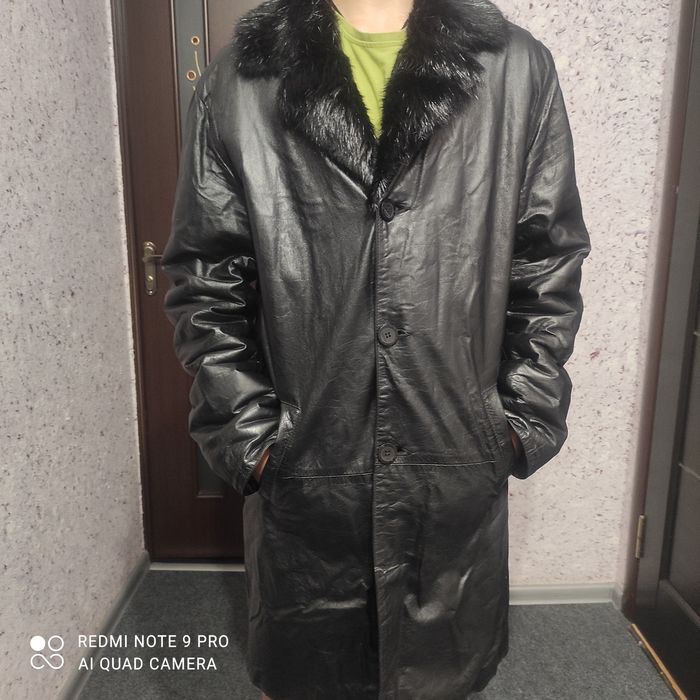 Чорне стильне пальто з натуральної шкіри